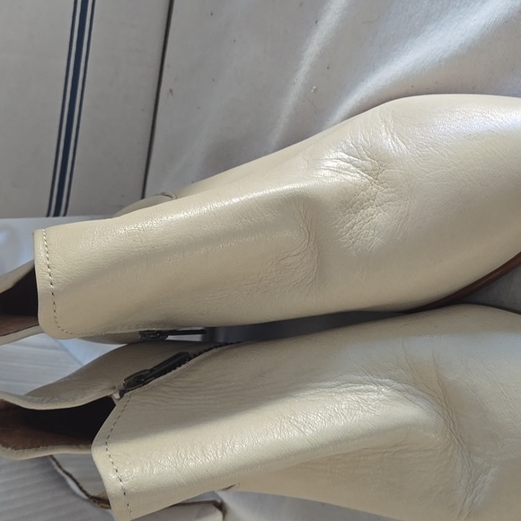 Frye Women's Tan and Cream Heeled Boots - Picture 2 of 4